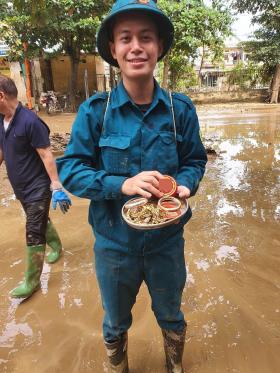 Sự thật nam thanh niên tìm thấy hộp trang sức toàn vàng sau lũ ở Yên Bái