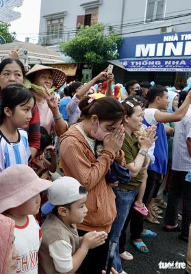 Sáng nay giữa những cơn mưa, Cần Giờ làm lễ đưa rước Nghinh Ông cầu mưa thuận gió hòa  第19张