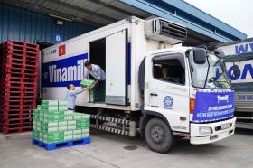 Vinamilk tiếp tục hỗ trợ người dân sau bão lũ  第11张