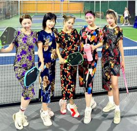 Quỳnh Nga nói gì khi mặc bộ đồ &quot;bà thím&quot; 99.000 đồng đi chơi pickleball?  第2张