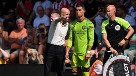 Ten Hag bị miệt thị vì đẩy Ronaldo khỏi Man Utd 