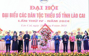 T.Ư Hội Nông dân Việt Nam bàn giao 6.500 con gà giống cho hội viên nông dân Lào Cai