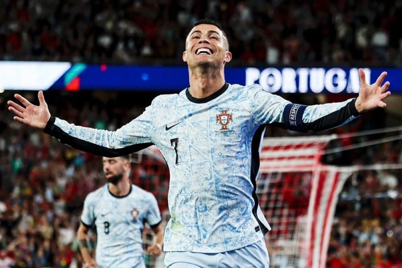  Cristiano Ronaldo chính thức cán mốc 900 bàn thắng trong sự nghiệp 