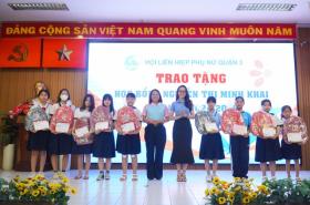  Hơn 9 tỉ đồng trao cho học sinh có hoàn cảnh khó khăn