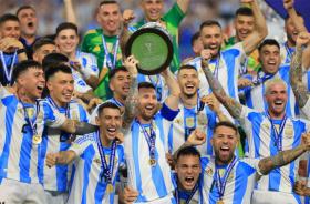 Argentina gọi Messi trở lại dự Vòng loại World Cup 2026  第1张