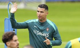 Kênh YouTube của Ronaldo lập kỷ lục Guinness 