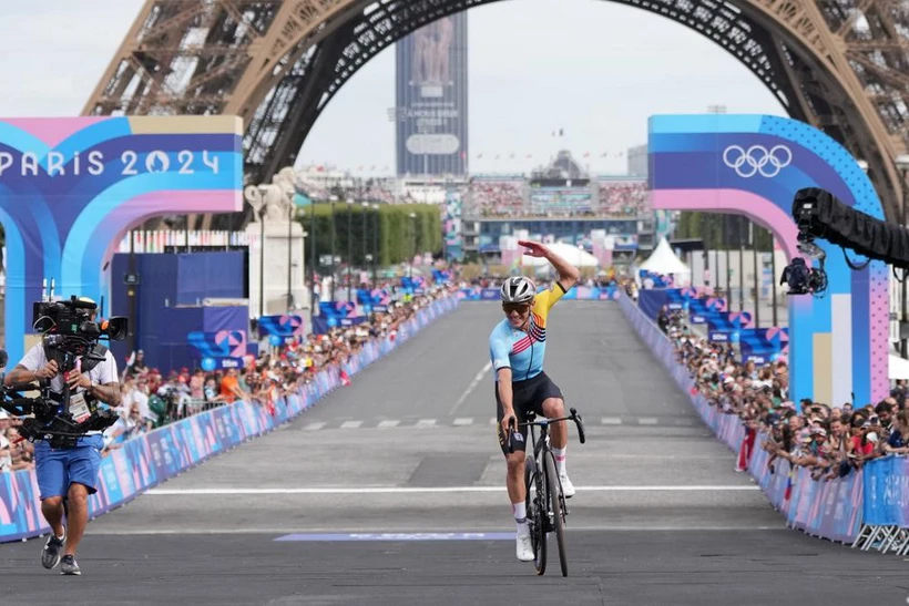  Olympic 2024: 500.000 CĐV hào hứng dõi theo cuộc đua xe đạp đường trường 