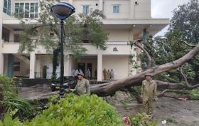 Trong ngày bão Yagi đổ bộ, có ca phải ép tim, phẫu thuật ngay trên cáng