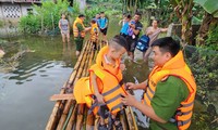  Phóng viên Tiền Phong nhận Bằng khen của Chủ tịch tỉnh Lạng Sơn về tuyên truyền phòng chống bão lũ 