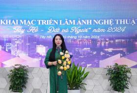 Khai mạc triển lãm ảnh nghệ thuật “Tây Hồ - Đất và người”