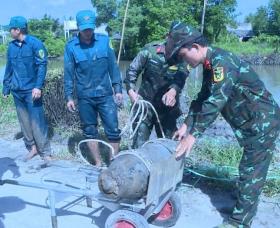  Múc đất san nền nhà, phát hiện bom nặng 150kg còn nguyên kíp nổ 