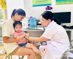 Huyện Sóc Sơn bước vào chiến dịch tiêm vaccine phòng bệnh sởi miễn phí  第2张