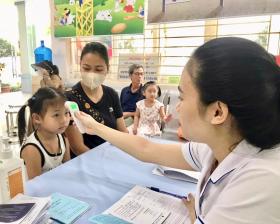 Huyện Sóc Sơn bước vào chiến dịch tiêm vaccine phòng bệnh sởi miễn phí  第3张