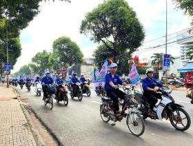  Tuổi trẻ Quảng Bình hỗ trợ thực hiện dịch vụ công trực tuyến; tuổi trẻ Đắk Lắk diễu hành hưởng ứng chuyển đổi số 