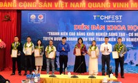  Tuổi trẻ Quảng Bình hỗ trợ thực hiện dịch vụ công trực tuyến; tuổi Đắk Lắk diễu hành hưởng ứng chuyển đổi số 第15张