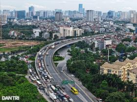 Hà Nội: Bốn ô tô va chạm trên cầu Thăng Long, ùn tắc kéo dài nhiều cây số  第2张