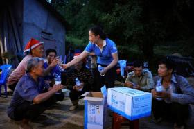 Hàng trăm ngàn sản phẩm sữa tươi, nước tinh khiết TH đến với người dân vùng ngập lũ miền Bắc