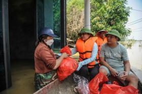 Cập nhật ngày 24/9: Hàng nghìn suất quà trị giá 6 tỷ đồng đã đến với các tỉnh chịu thiệt hại do mưa lũ  第11张