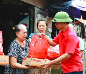 Cập nhật ngày 24/9: Hàng nghìn suất quà trị giá 6 tỷ đồng đã đến với các tỉnh chịu thiệt hại do mưa lũ  第13张