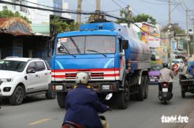 Sau vụ tai nạn ở vòng xoay Phú Hữu, dân càng lo vì khu vực 'gánh' nhiều xe tải nặng