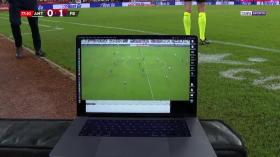 Mourinho dùng laptop để phản đối trọng tài 