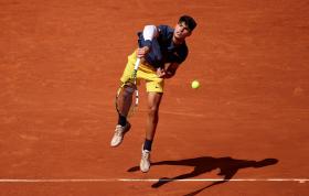 Carlos Alcaraz khởi đầu thuận lợi ở Roland Garros