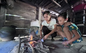 Bố mất sớm, mẹ bỏ đi, bà nội “mót” từng chai nhựa để nuôi cháu ăn học