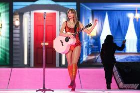 Taylor Swift là nữ ca sĩ giàu nhất thế giới 