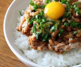 Người Nhật đãi món natto, khách Tây mê tít, khen ngon hơn phô mai