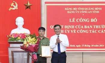  Bắt đối tượng truy nã trên xe khách ở đường dẫn cao tốc Dầu Giây - Phan Thiết 第10张