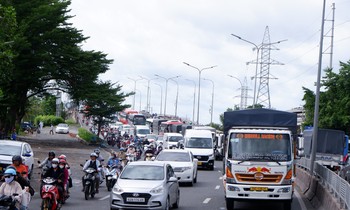  Đại sứ quán Ba Lan tặng gần 400 cuốn sách cho sinh viên Đại học Hàng hải Việt Nam 